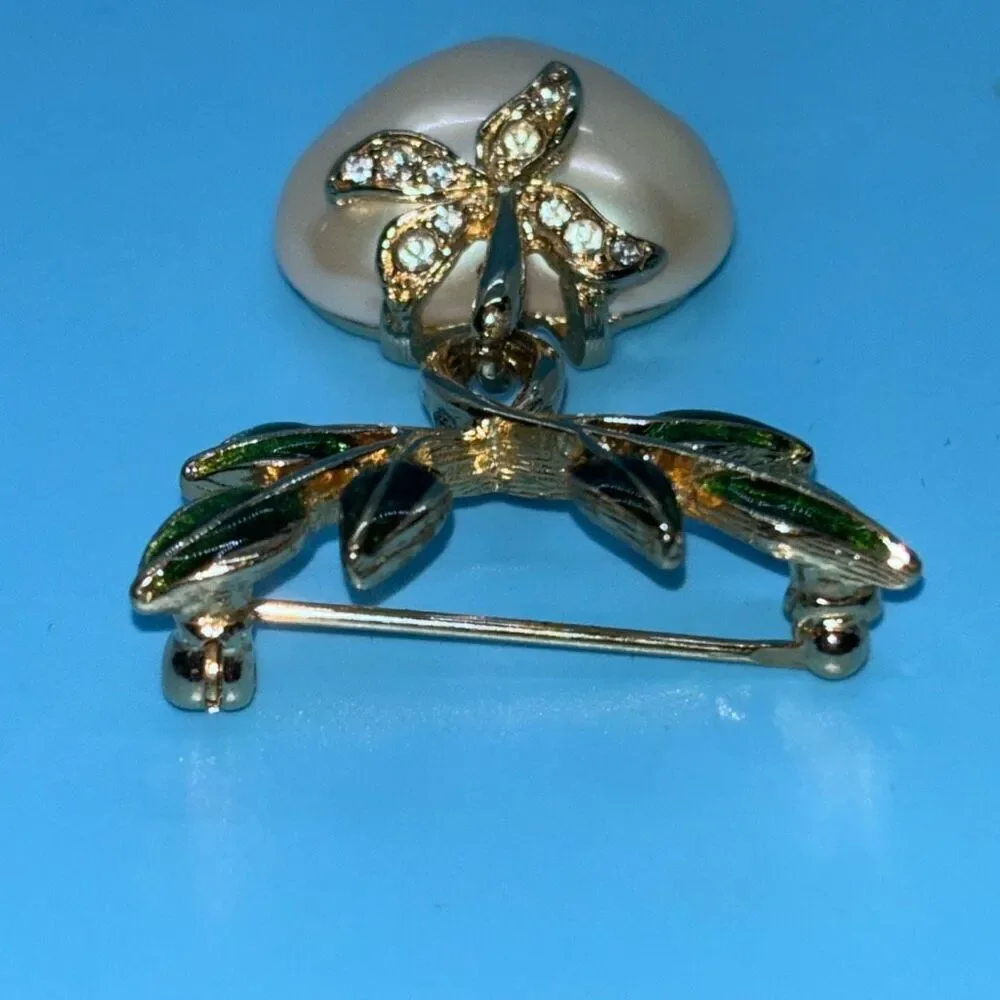 Joan Rivers Faux Pearl Puffy Heart Dangle gold pin brooch